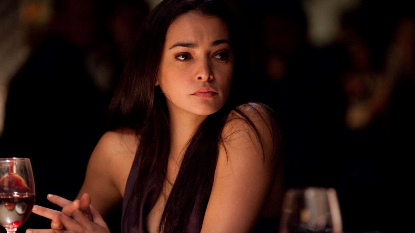 Natalie Martinez Broken City Wallpaper - Alona Tal Russell Crowe - HD Wallpaper 