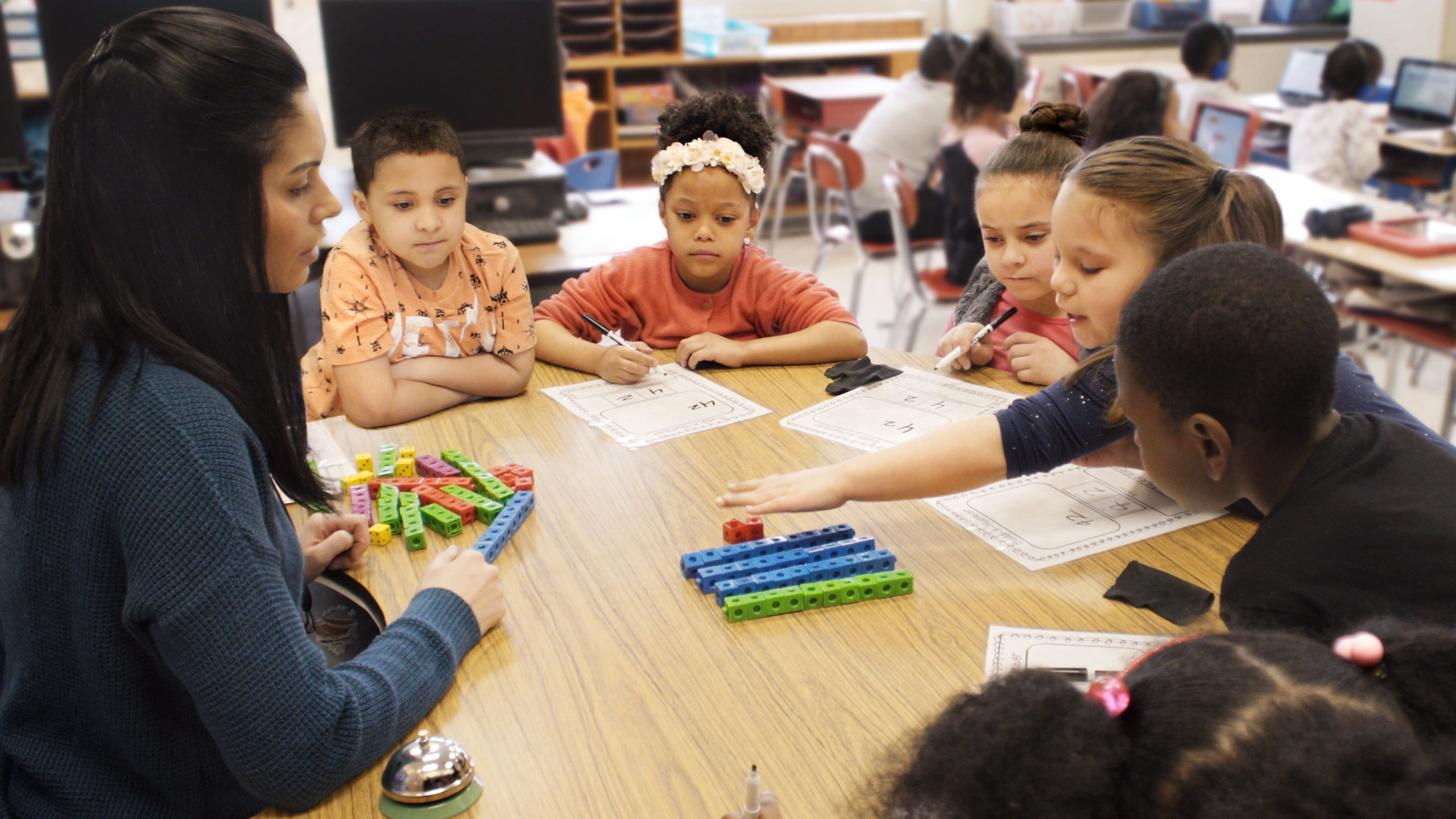 A Zearn Classroom - Teachers Working With Small Group - HD Wallpaper 