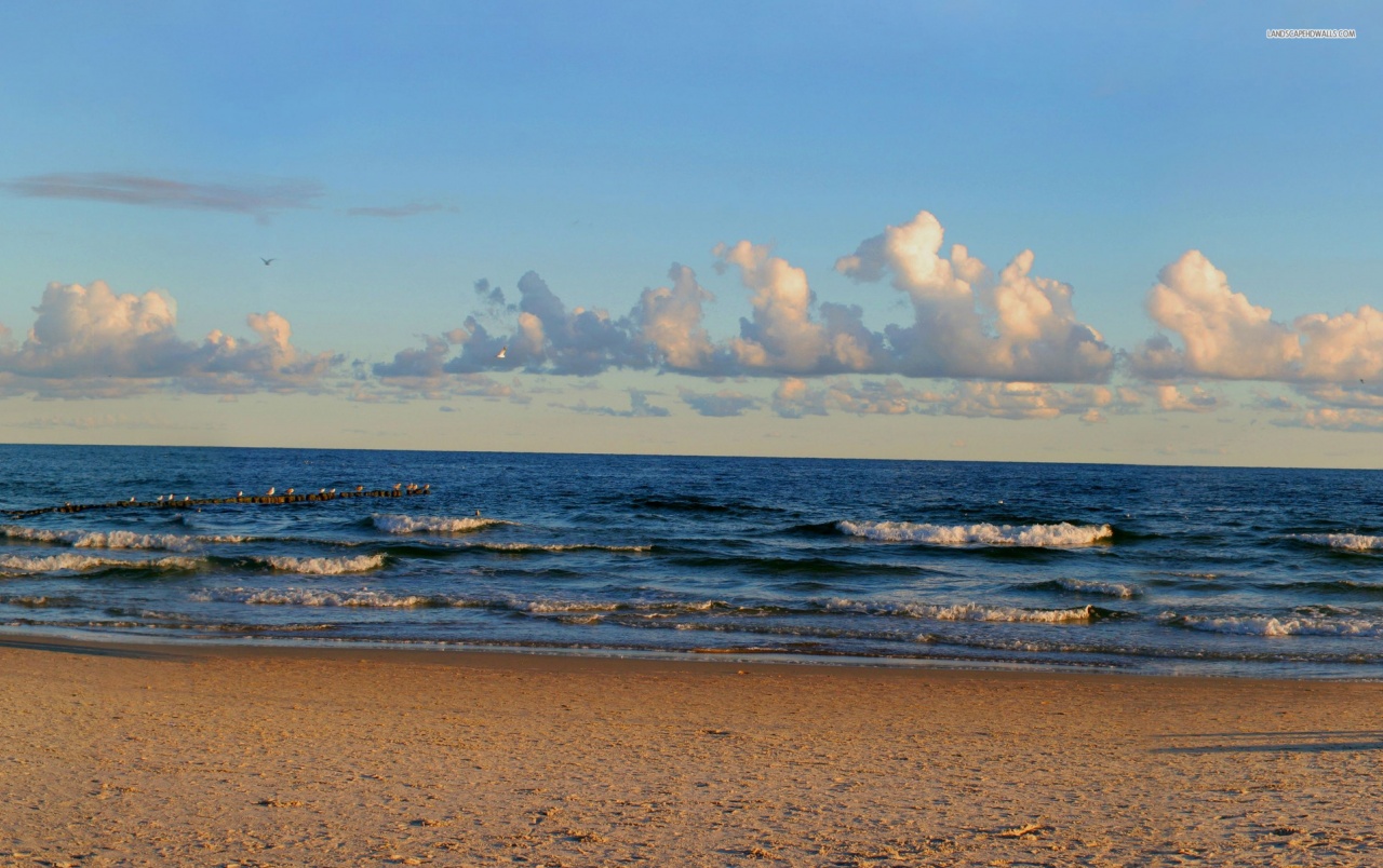 Pretty Blue Ocean Beach Clouds Wallpapers - Beach Ridge - HD Wallpaper 