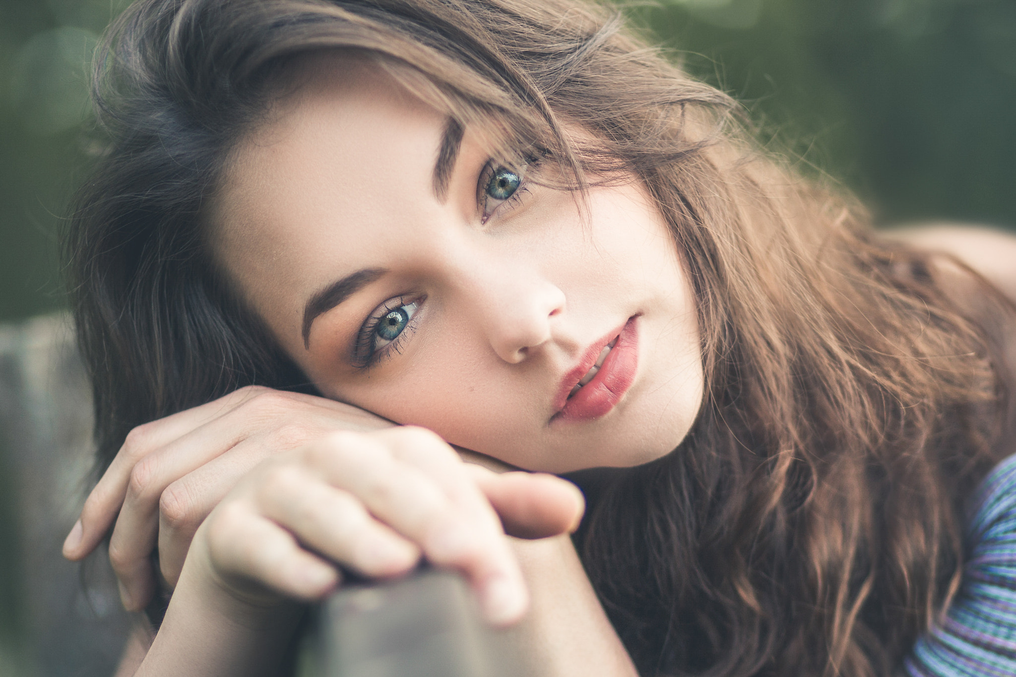 Mavi Gozlu Qiz Sekilleri - HD Wallpaper 