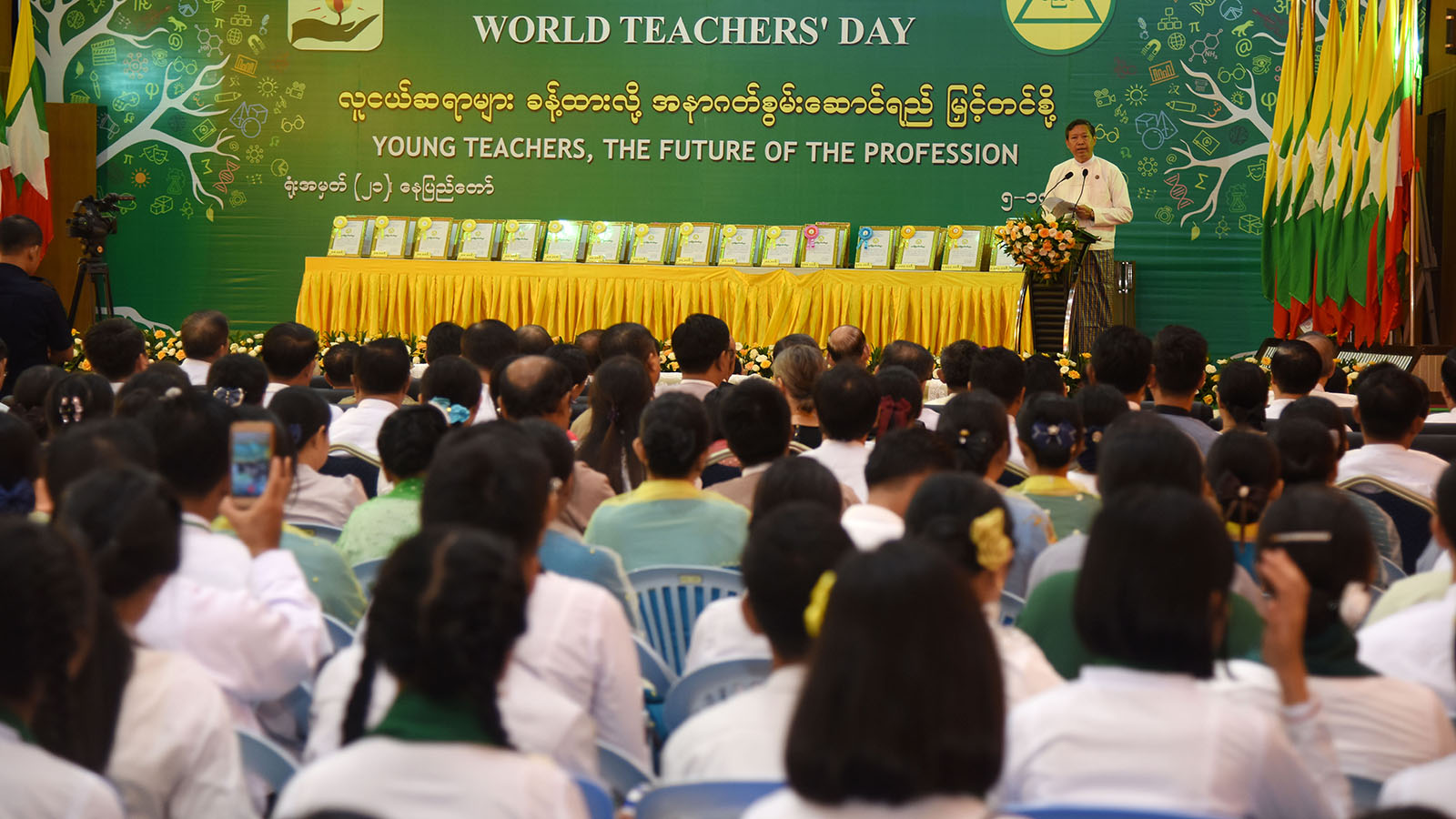 Union Minister Dr Myo Thein Gyi Delivers The Speech - Crowd - HD Wallpaper 