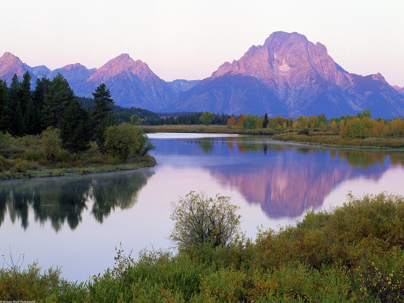 Beautiful Lake With Mountain Desktop Backgrounds Tumblr - Grand Teton National Park, Mount Moran - HD Wallpaper 