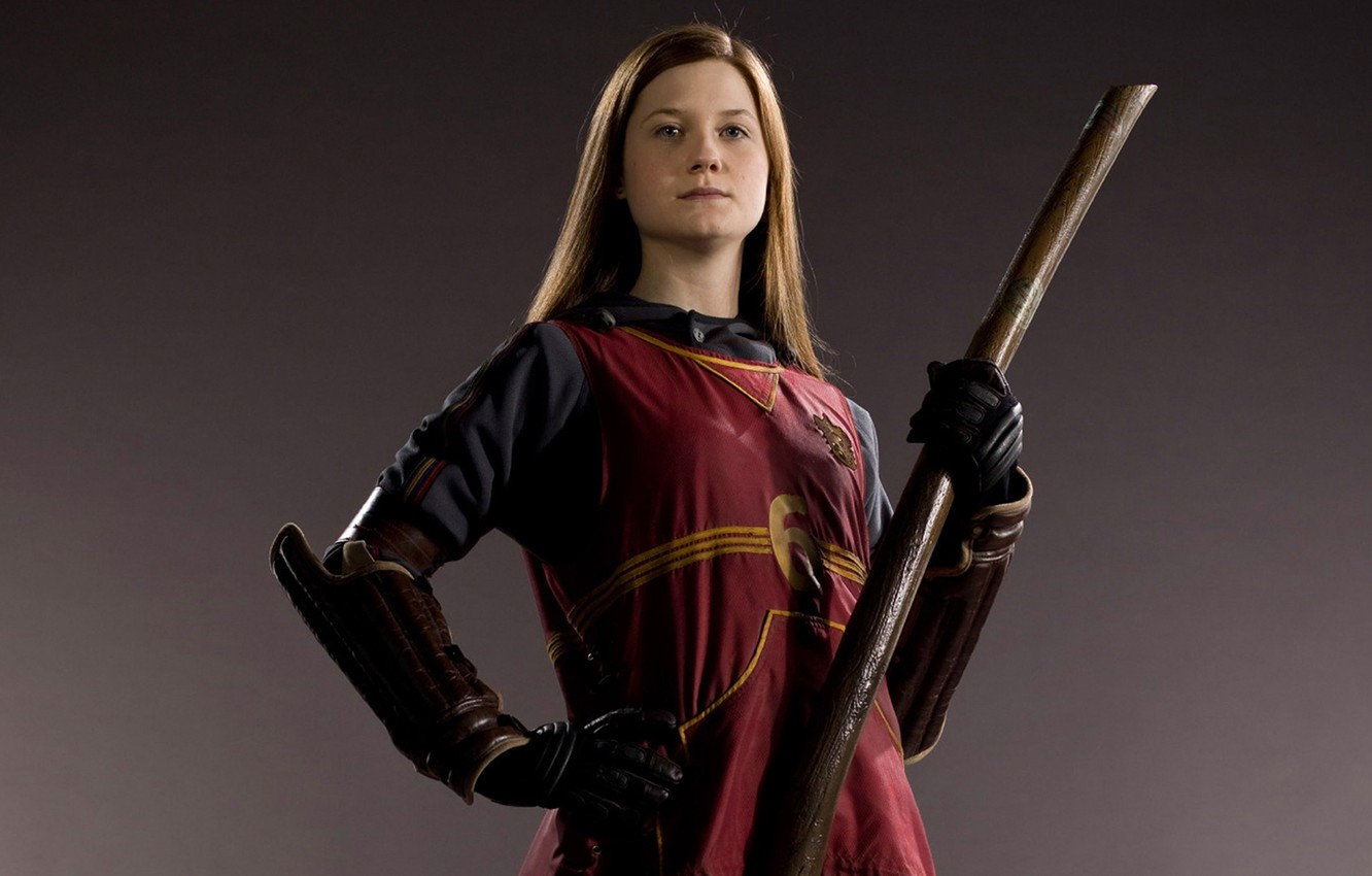 Photo Wallpaper The Game, Actress, Broom, Quidditch, - Bonnie Wright In Harry Potter - HD Wallpaper 