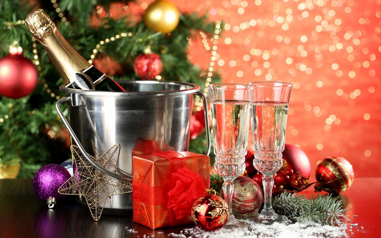 New Year Wallpaper For Android Tablet Pc Archos 28 - Christmas Trees And Champagne Glasses - HD Wallpaper 