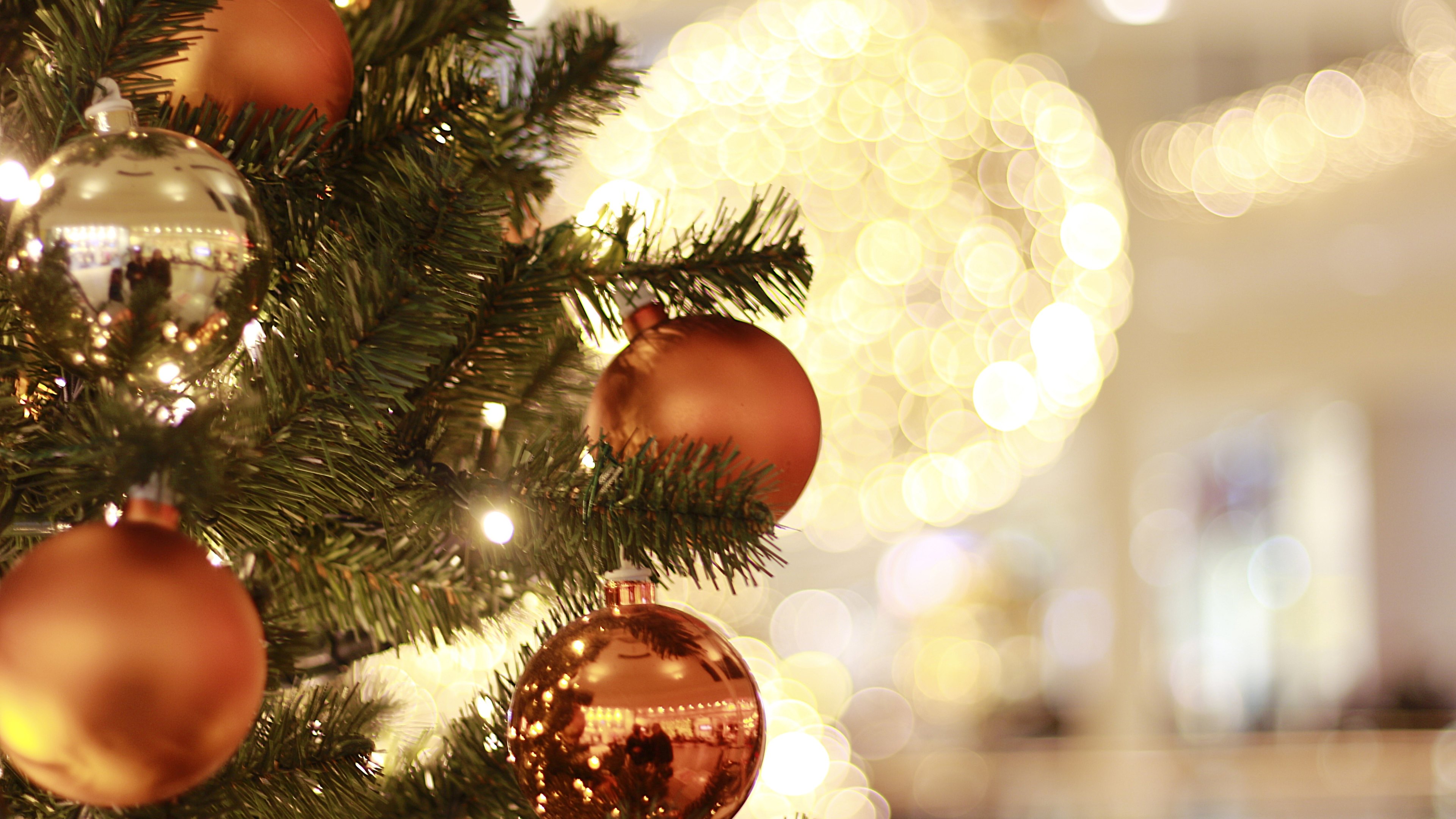 Christmas Tree Ball - HD Wallpaper 