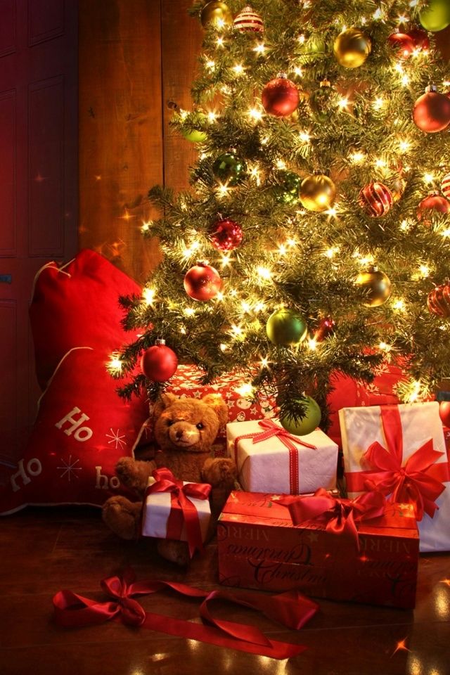 Christmas Tree & Gifts - Christmas Wallpaper Phone - HD Wallpaper 