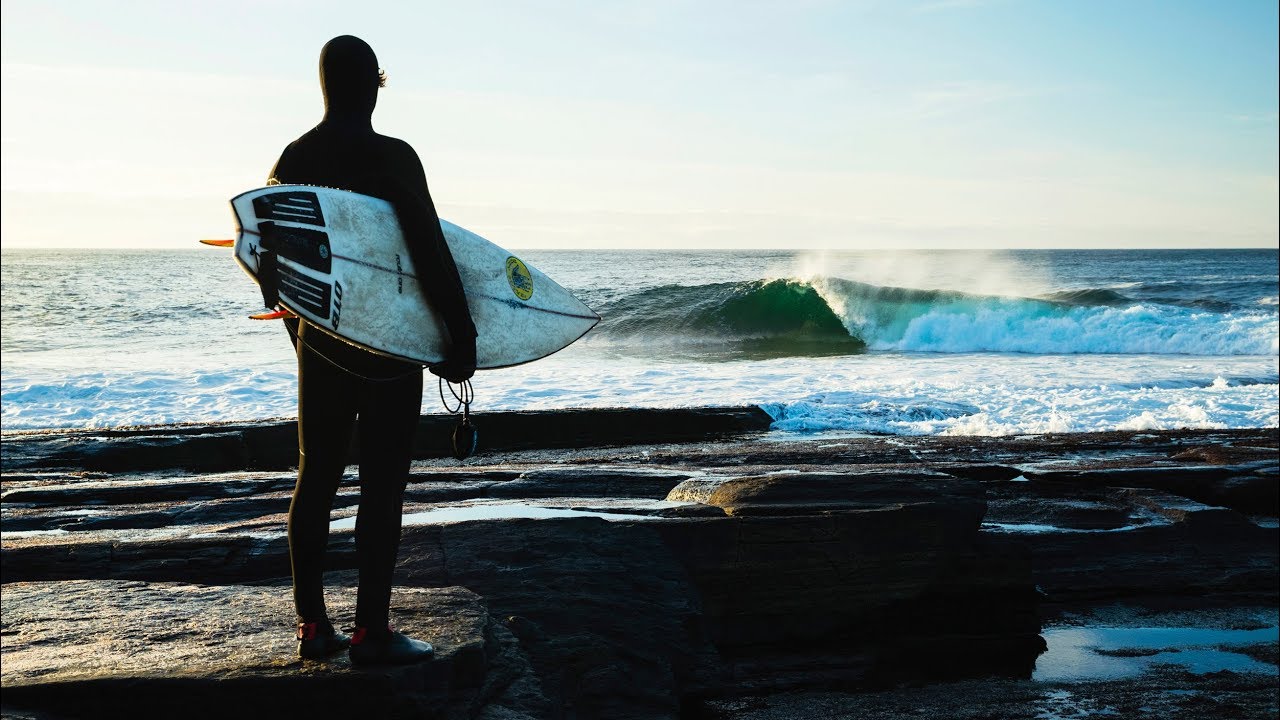 Surfer Looking At Waves - HD Wallpaper 