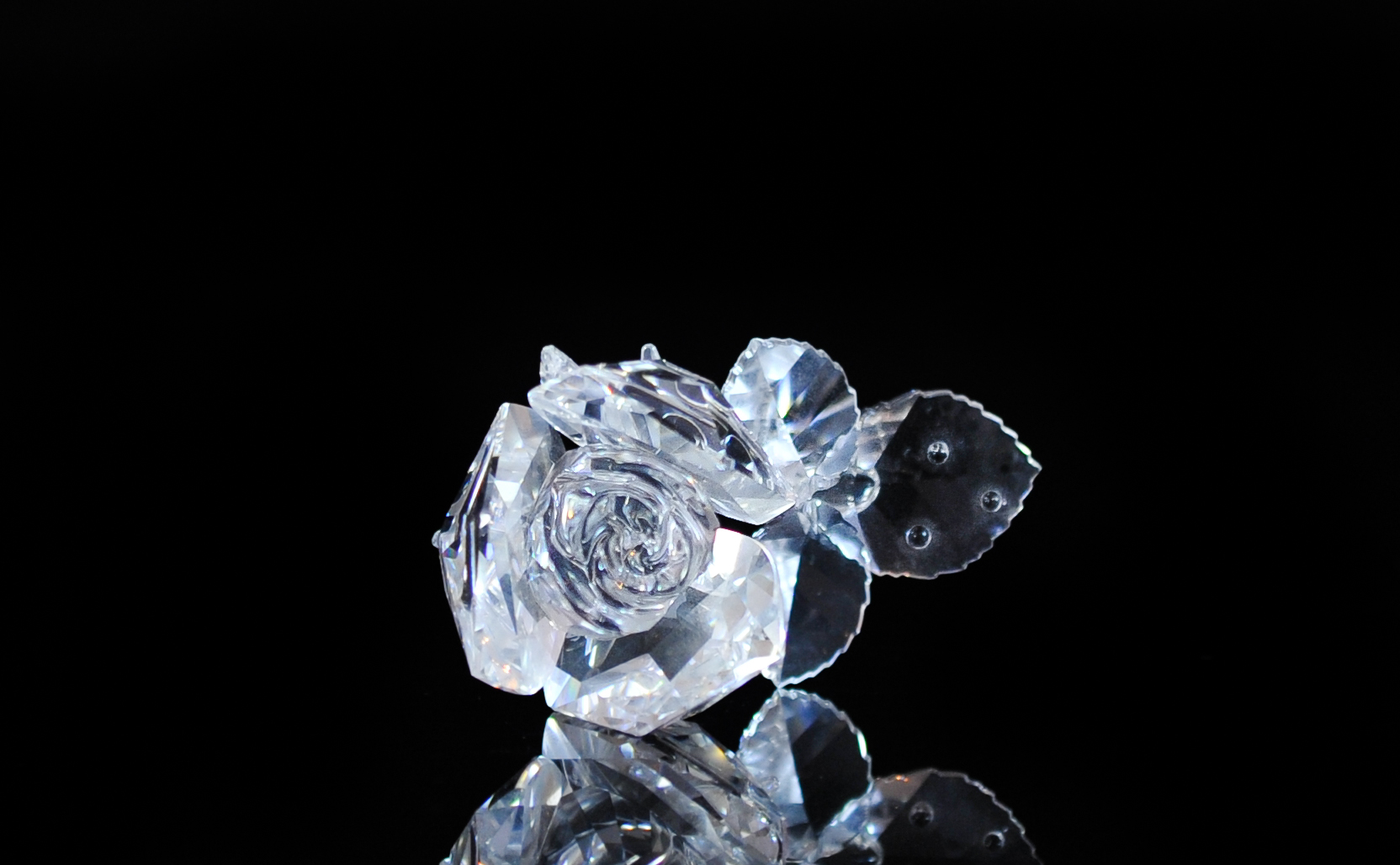 красивый хрусталь. кварц аметист минерал. Swarovski rose crystal. нежнее хрусталя. два лебедя хрусталь.