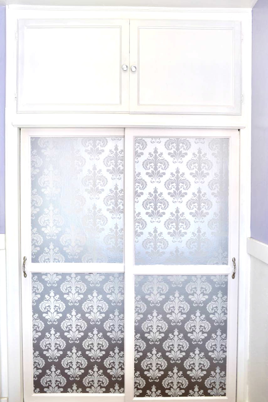 Girls Closet Makeover With Wallpaper On Closet Doors - Screen Door - HD Wallpaper 