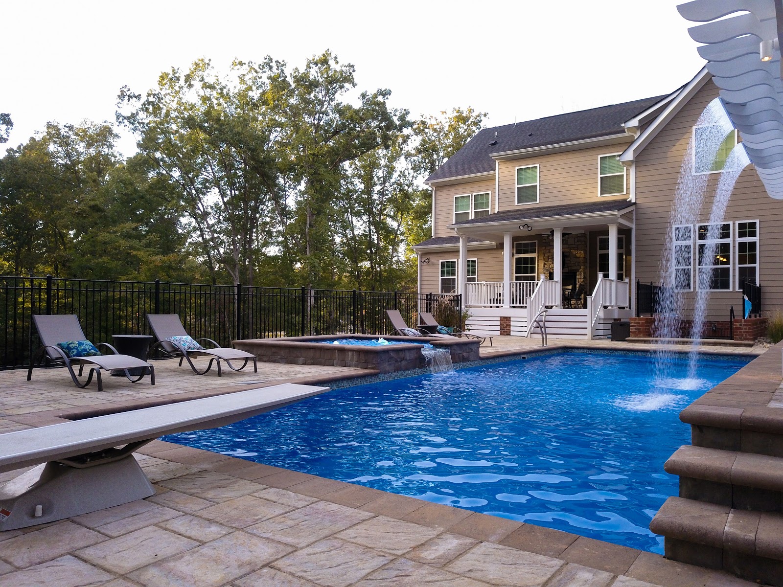 Fiberglass Pools Look Cheap - HD Wallpaper 