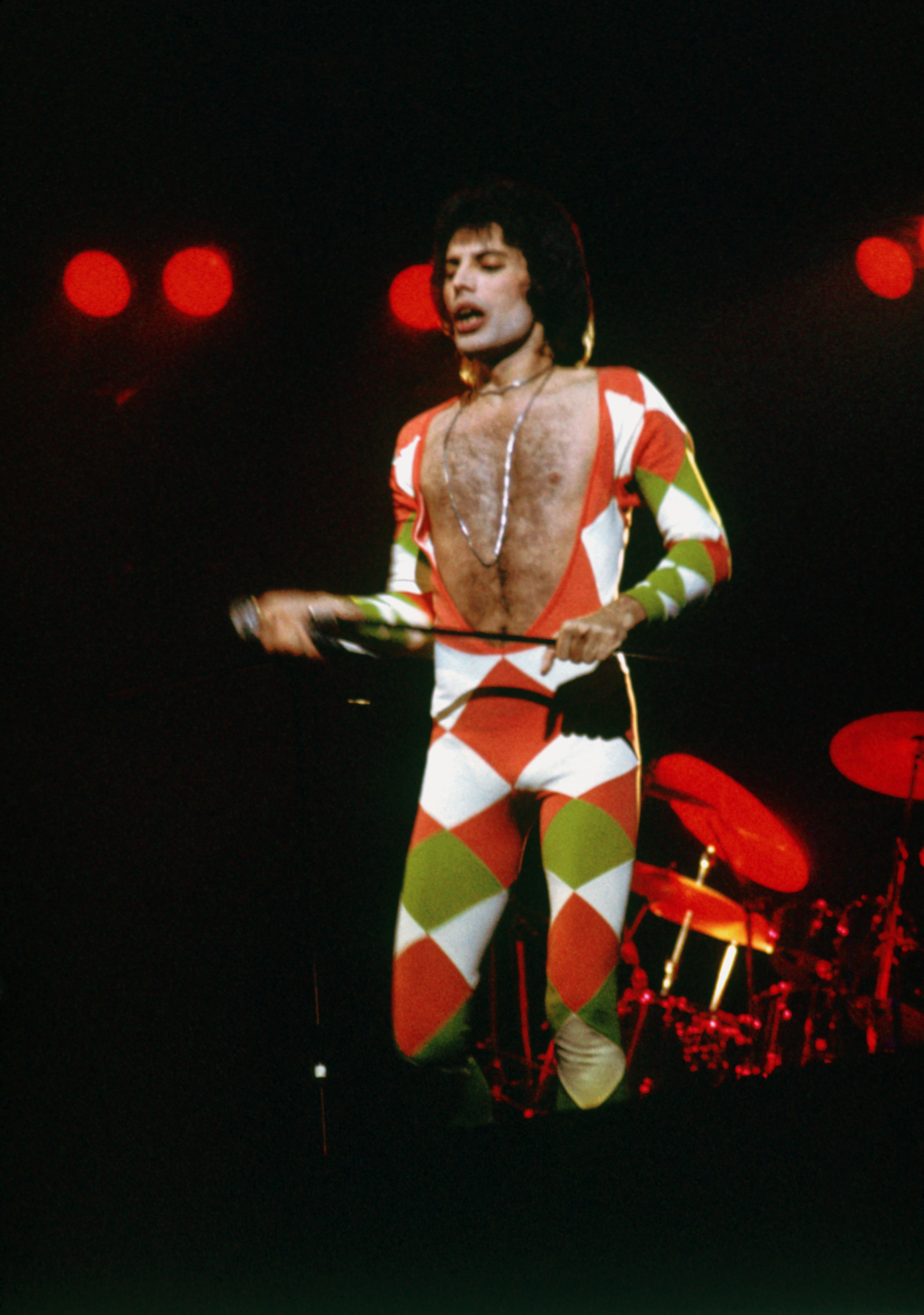 Freddie Mercury In Concert With His Hard Rock Group - Freddie Mercury Earls Court - HD Wallpaper 