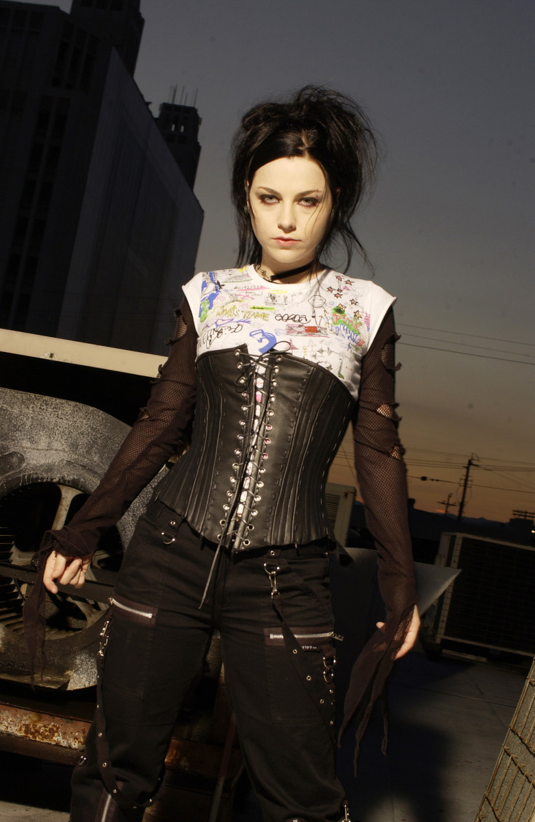 Pic - Gothic Amy Lee Fashion - HD Wallpaper 