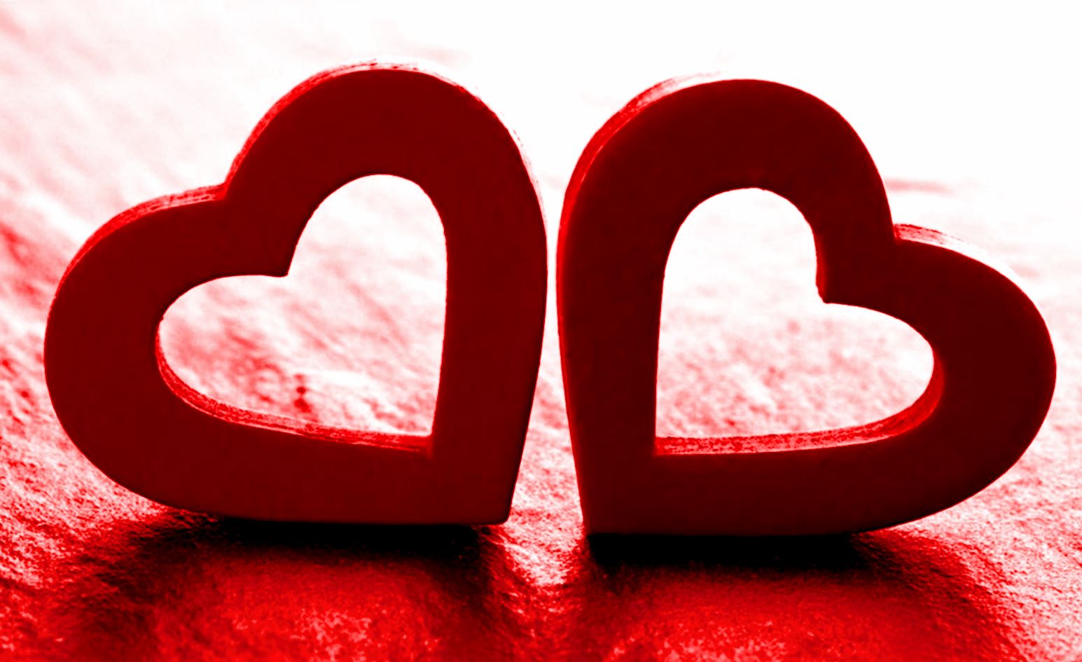 Valentine Day Beautiful Red Heart Pair Hd Wallpaper - B And S Love -  1545x945 Wallpaper 