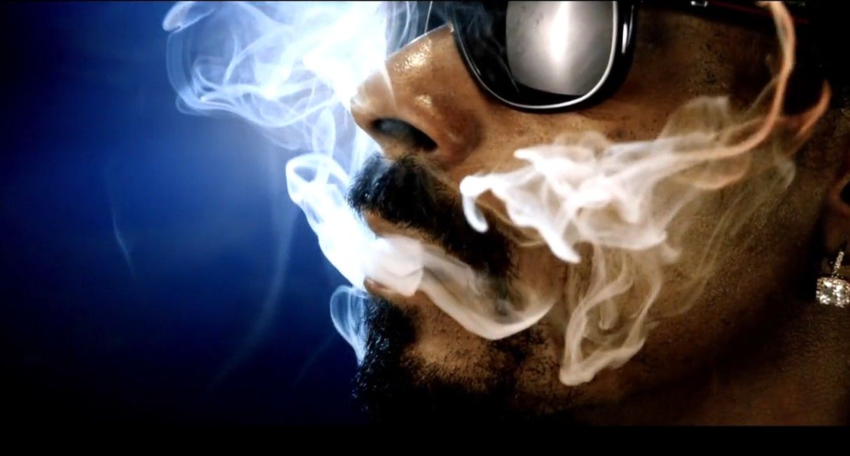 Snoop Dogg Smoking Wallpaper Hd - HD Wallpaper 