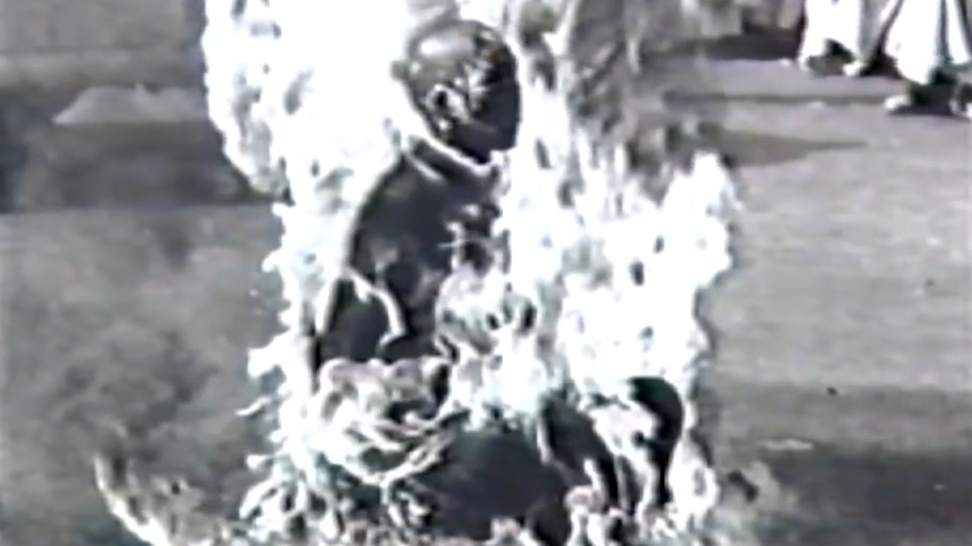 Vietnam War Buddhist Monk Self Immolation - HD Wallpaper 