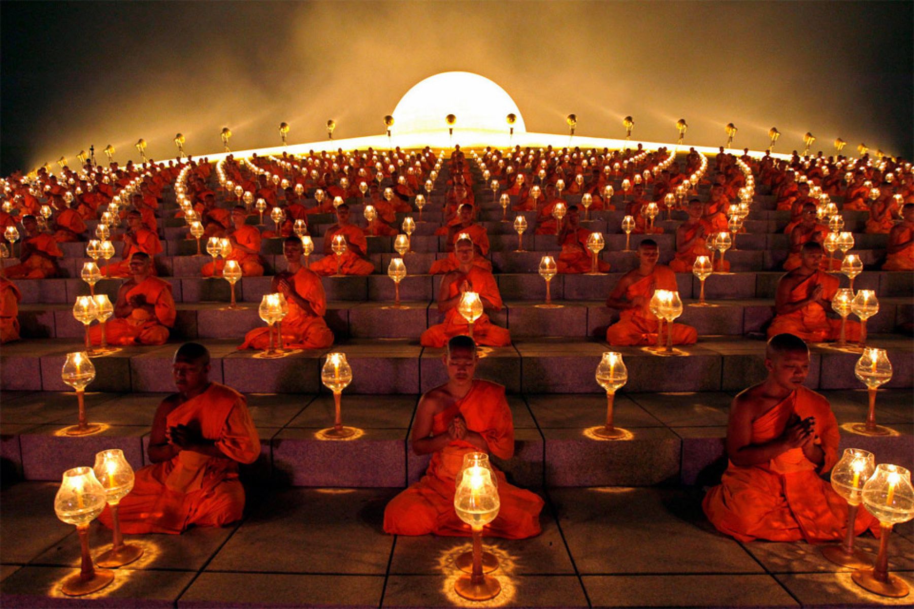 Buddhist Monks At A Lantern Lighting Ceremony Wallpaper - HD Wallpaper 