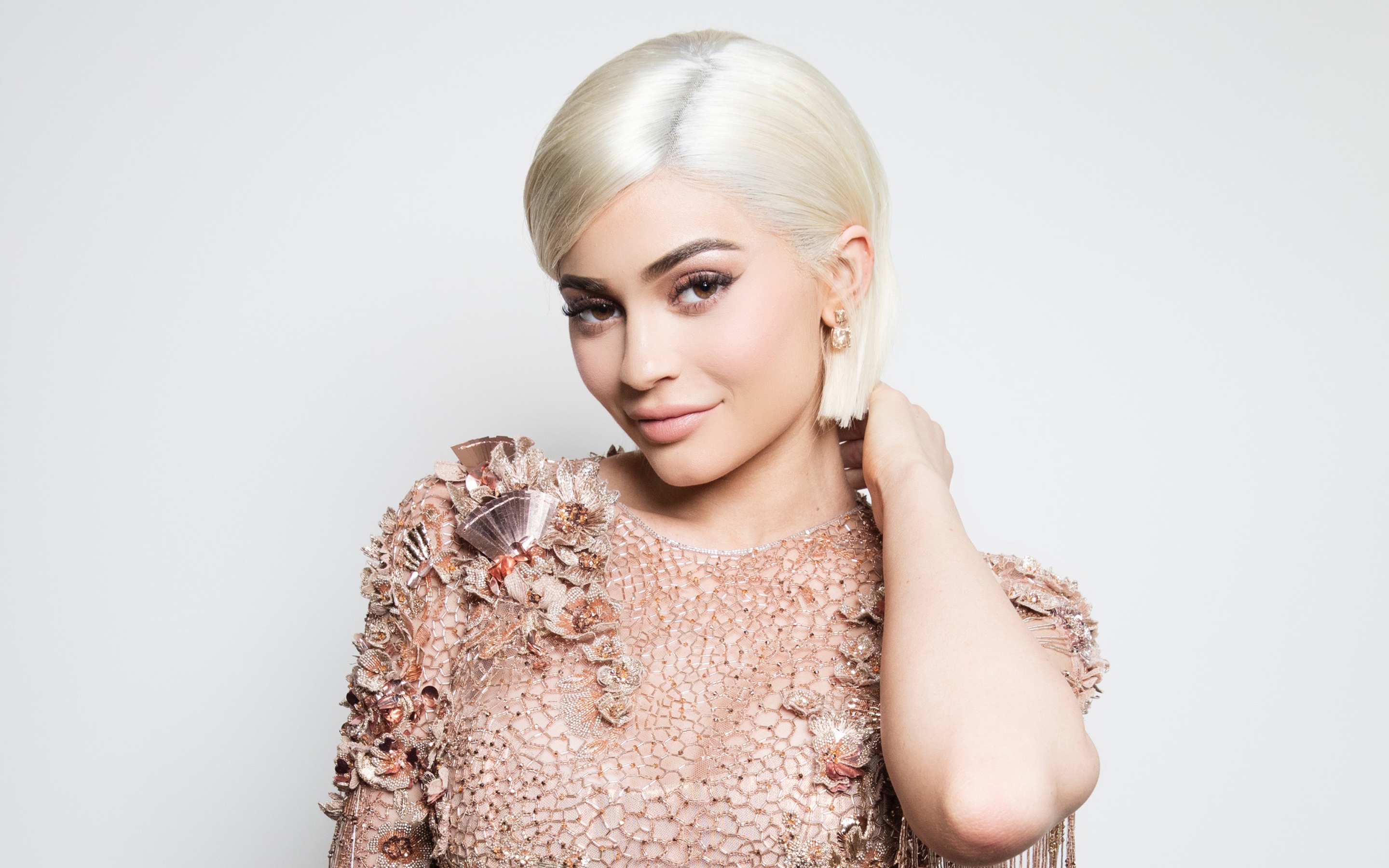Kylie Jenner, Model, Smiling, Pink Lipstick, Earring - HD Wallpaper 