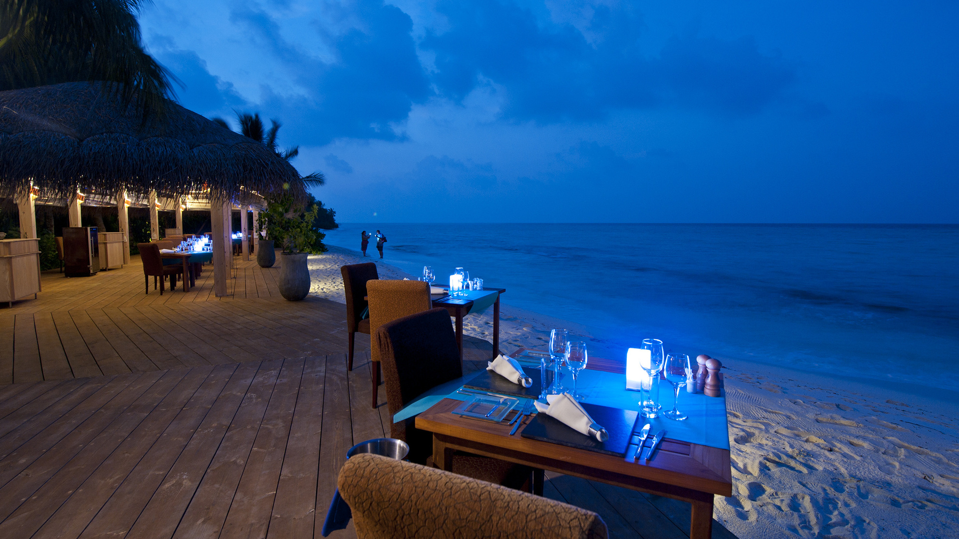 Restaurant Wallpapers - Kuramathi At Night - HD Wallpaper 
