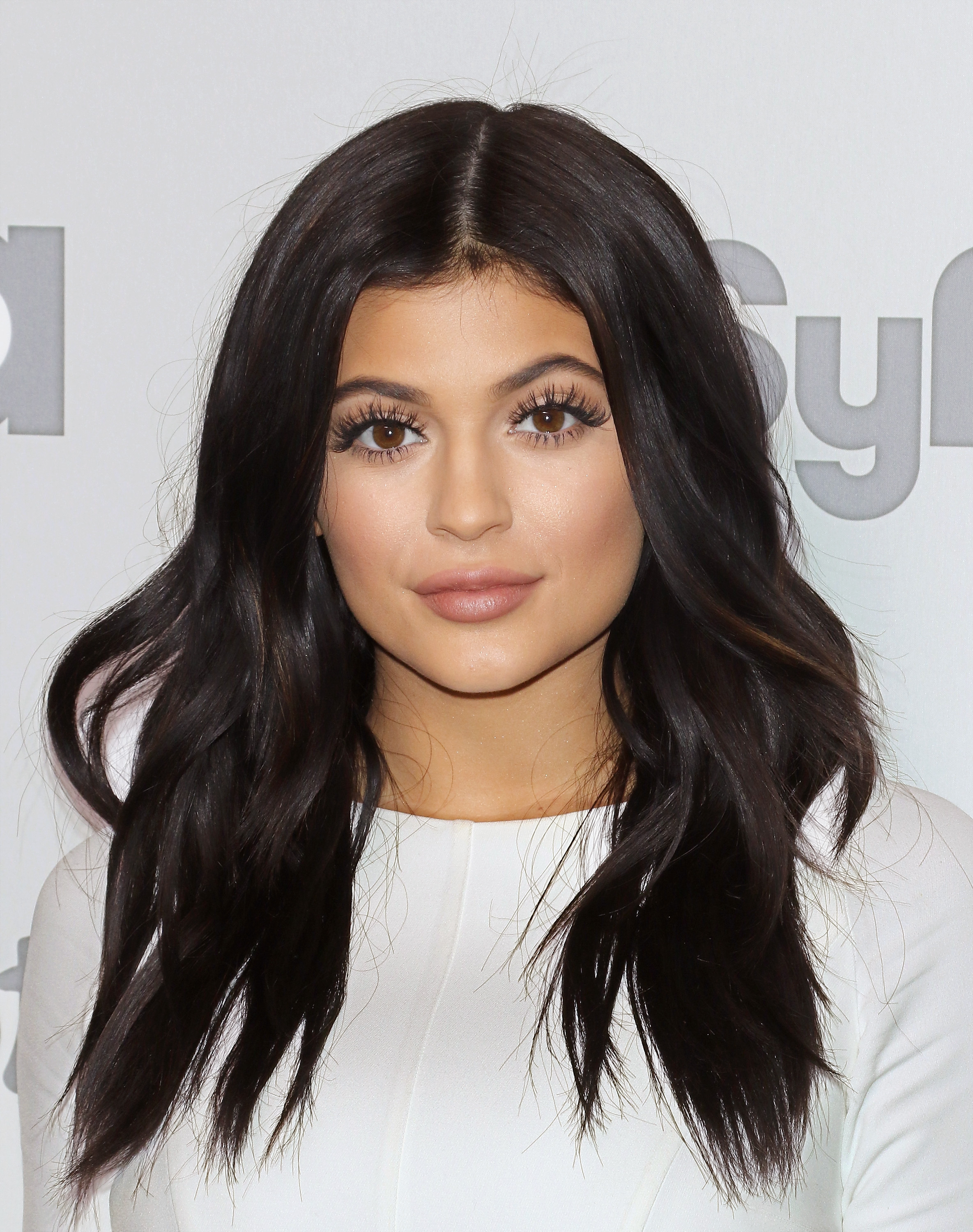 Nice Wallpapers Kylie Jenner 2369x3000px - Kardashians Smiling With Teeth - HD Wallpaper 