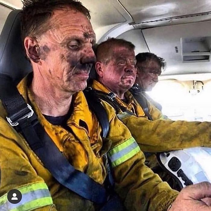 To Our Nation S True Heroes - Nsw Bushfires Firefighters Exhausted - HD Wallpaper 