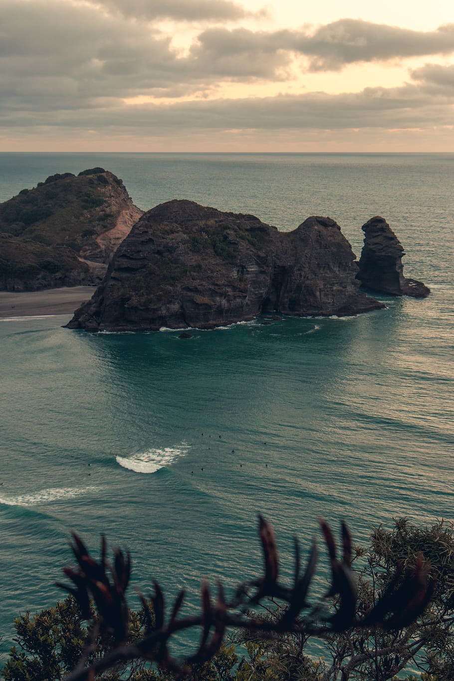 New Zealand, Piha Beach, Surf, Surfers, Waves, West - HD Wallpaper 