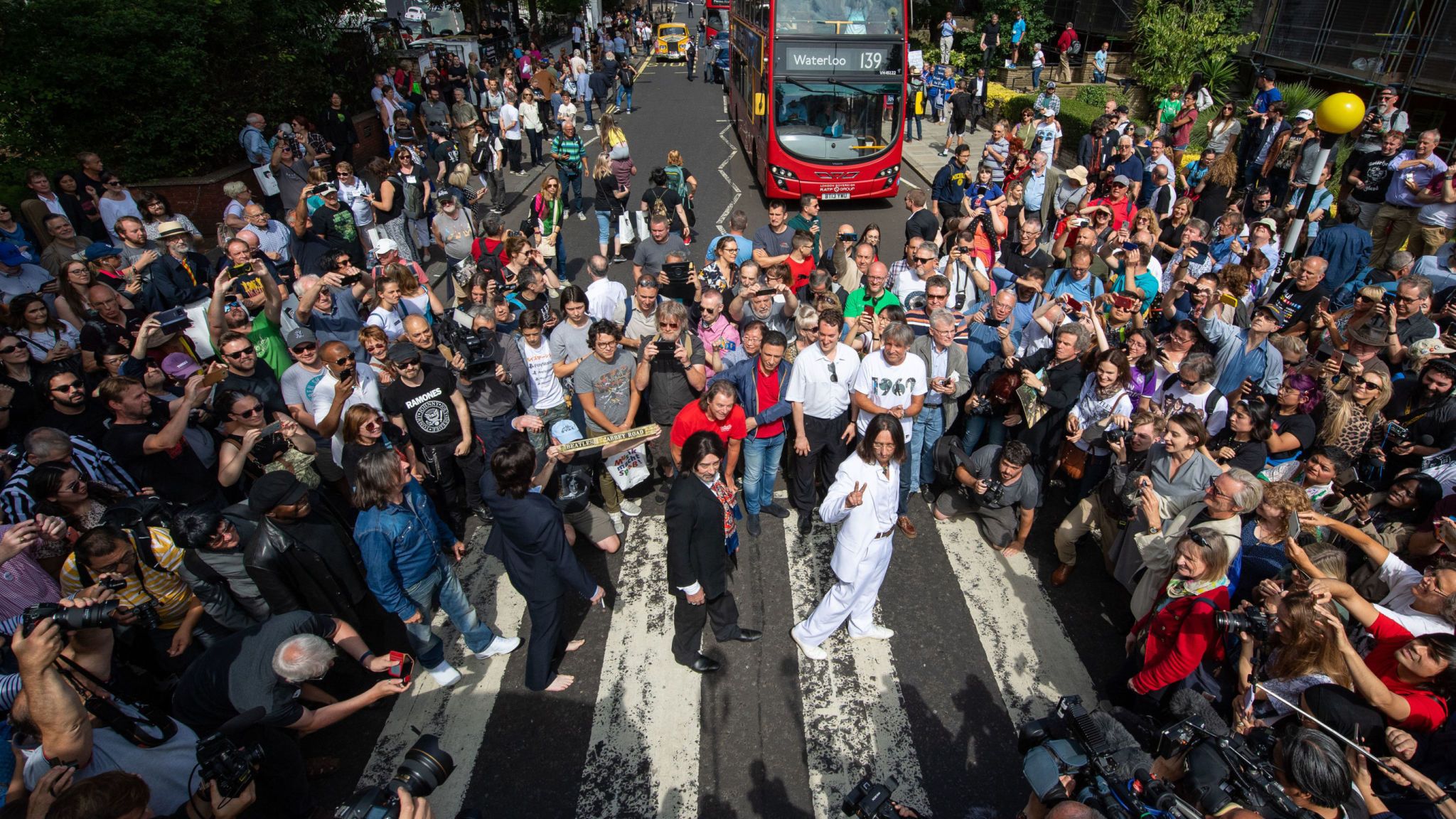 The Beatles Lookalike Band Recreate The Iconic Abbey - Beatles 50th Anniversary Abbey Road - HD Wallpaper 