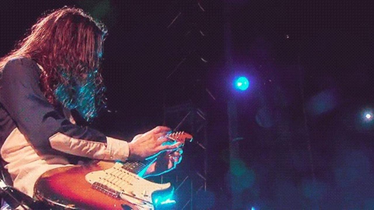 Gimme Shelter - Red Hot Chili Peppers Josh Live 2003 Slane Castle - HD Wallpaper 