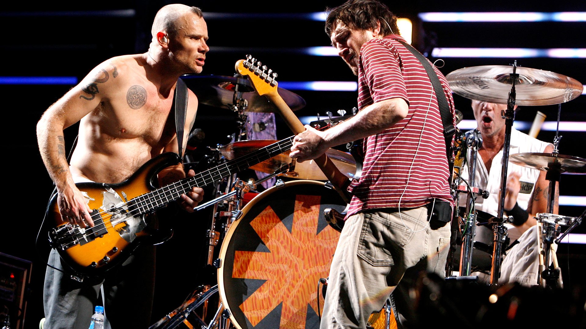 Red Hot Chili Peppers Wallpaper Live - HD Wallpaper 
