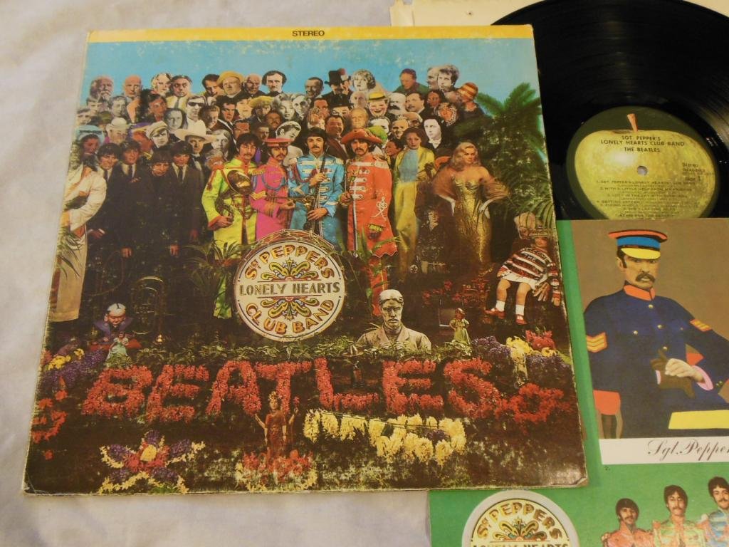 Beatles Album Pepper's Lonely Heart Club Band - HD Wallpaper 