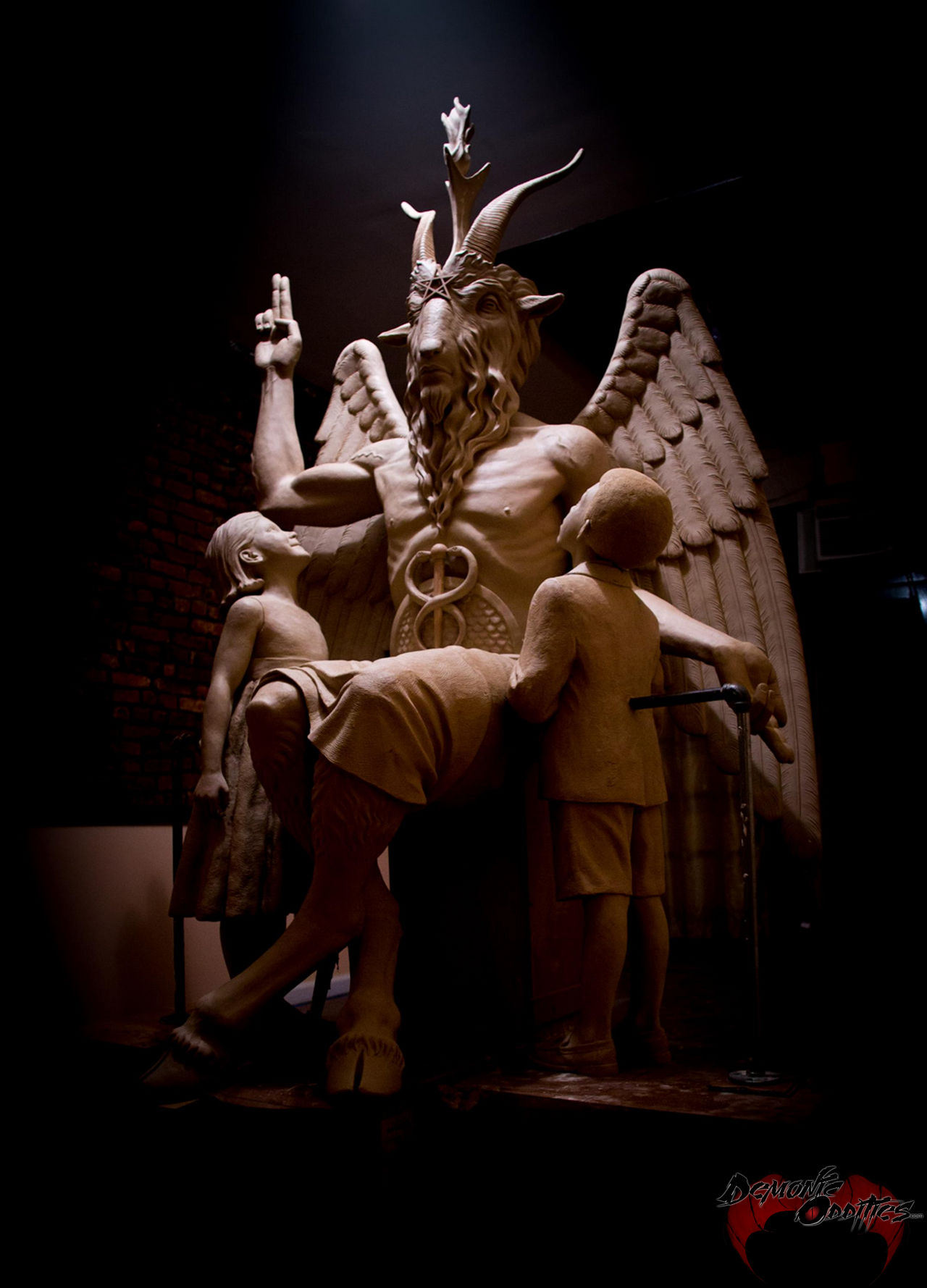 Satan Statue - HD Wallpaper 
