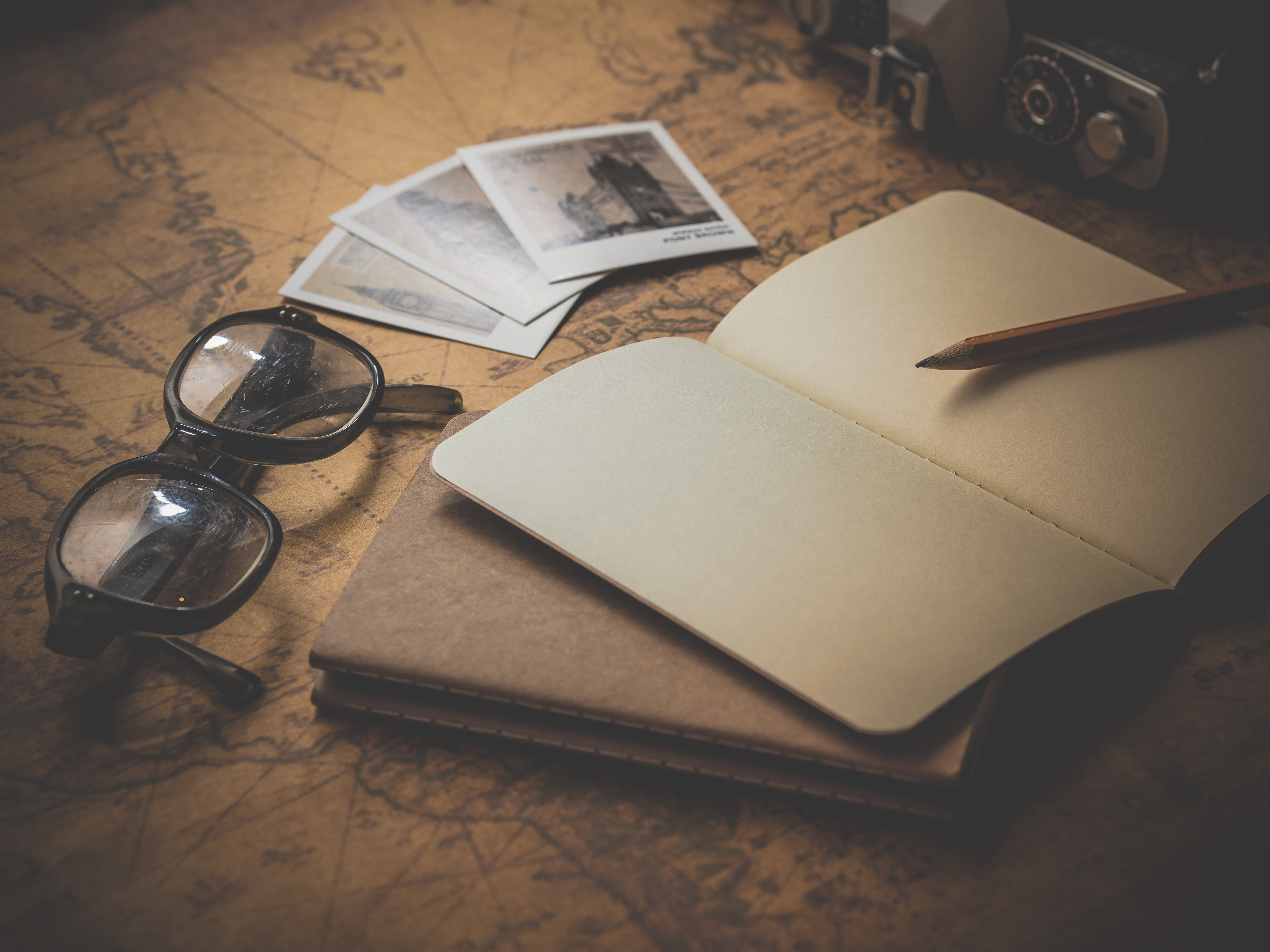 Office Desk Books Background Hd - HD Wallpaper 