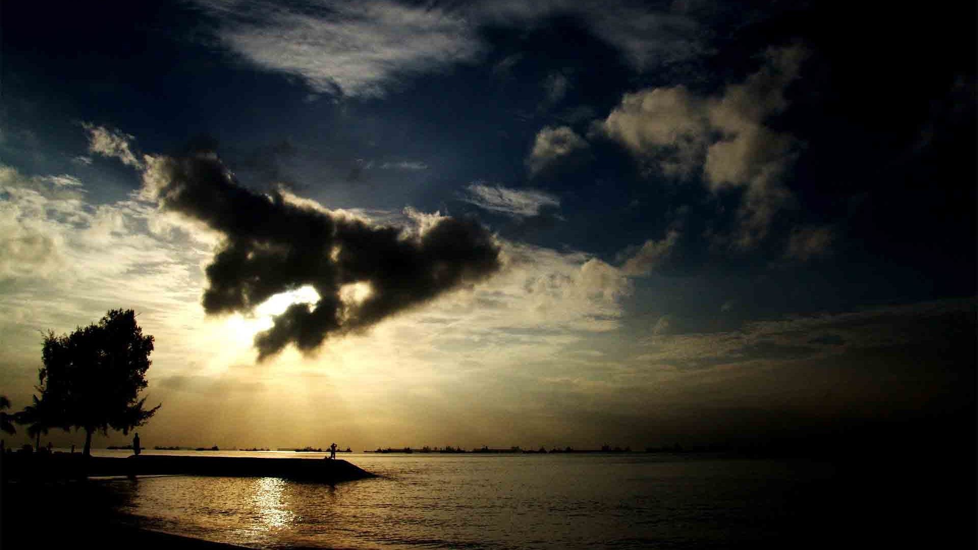 Dark Clouds And Beach Wallpaper Wide Wallpapers - Dark Beach Background - HD Wallpaper 