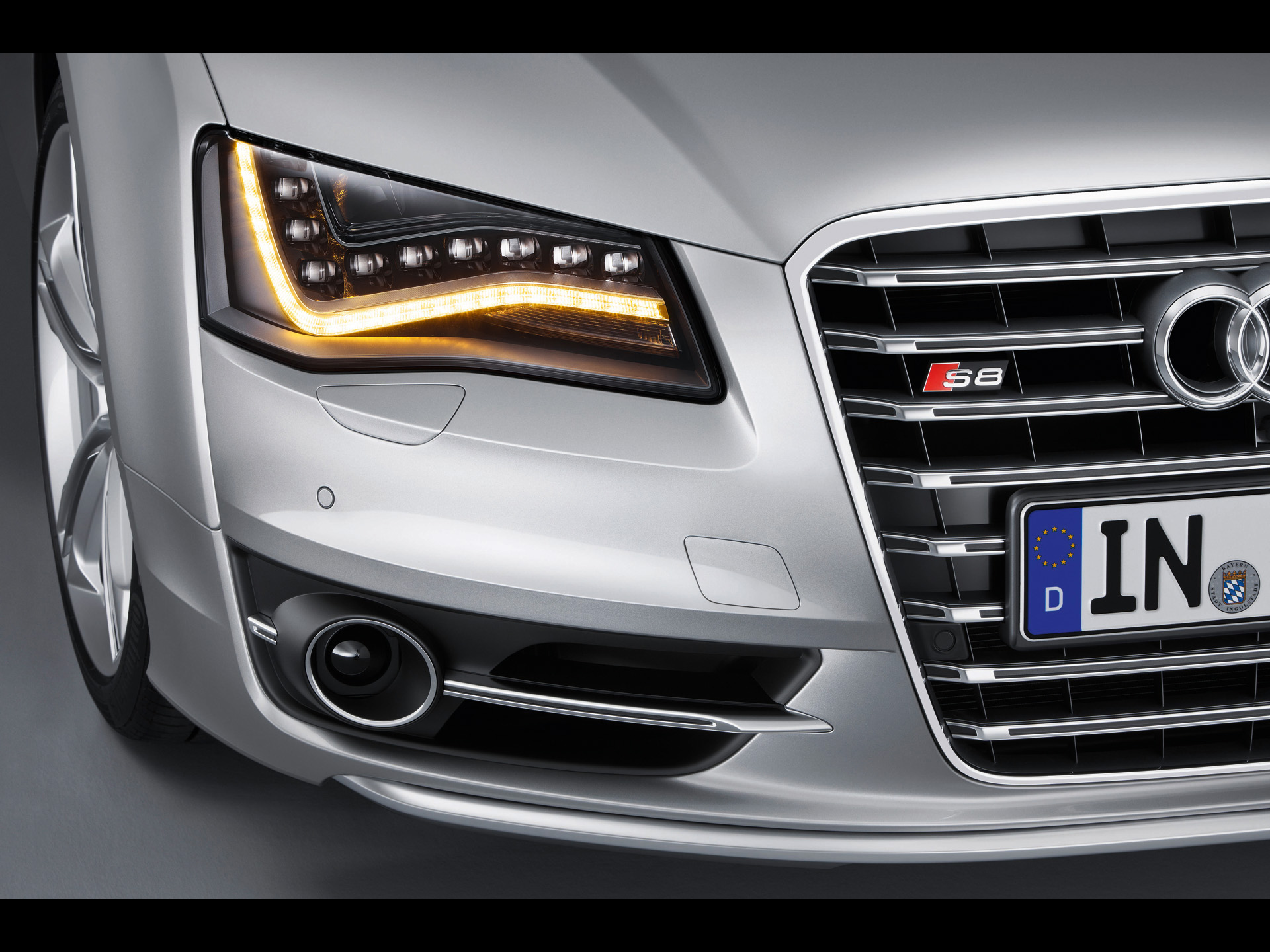 Audi S8 2012 - HD Wallpaper 