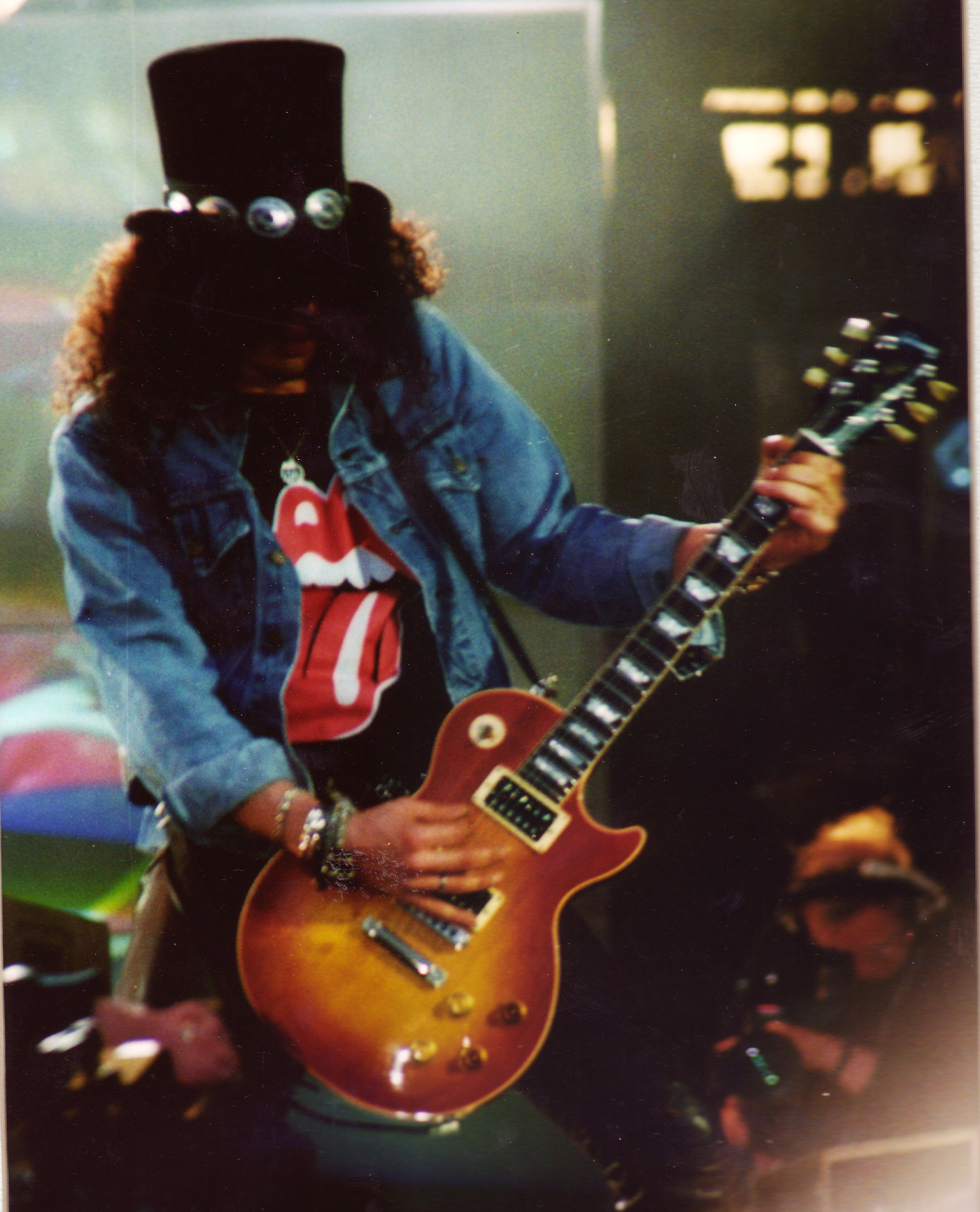 Slash Wearing Social Distortion Band Shirt - Slash From Freddie Mercury Tribute - HD Wallpaper 