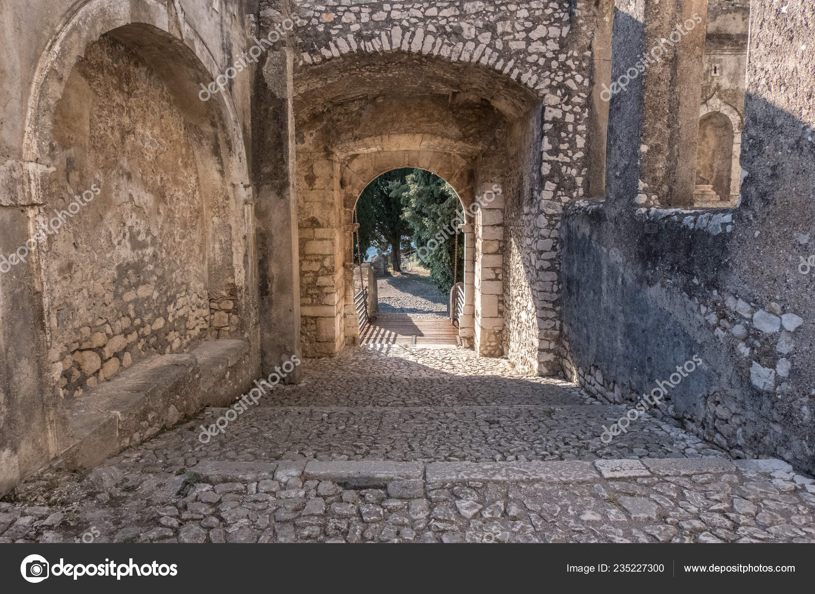 Backdrop Wallpaper With Ancient Entrance Wall - HD Wallpaper 