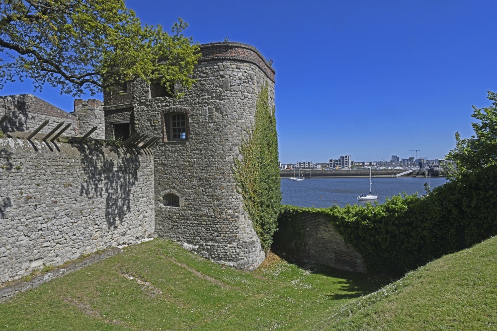 Upnor Castle - Fortification - HD Wallpaper 
