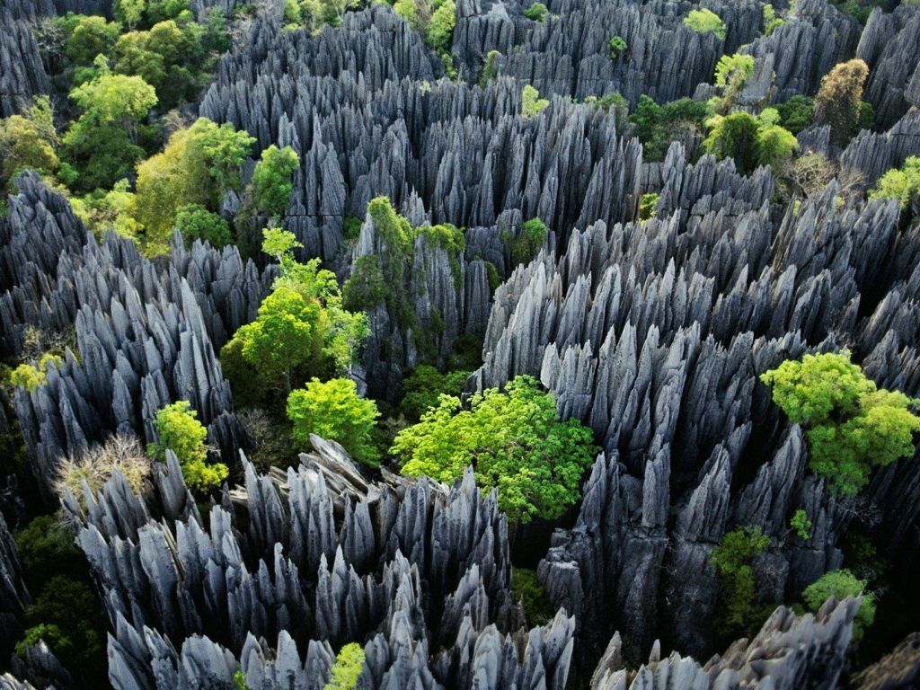 Eroded Stones Wallpaper - Tsingy De Bemaraha Strict Nature Reserve - HD Wallpaper 