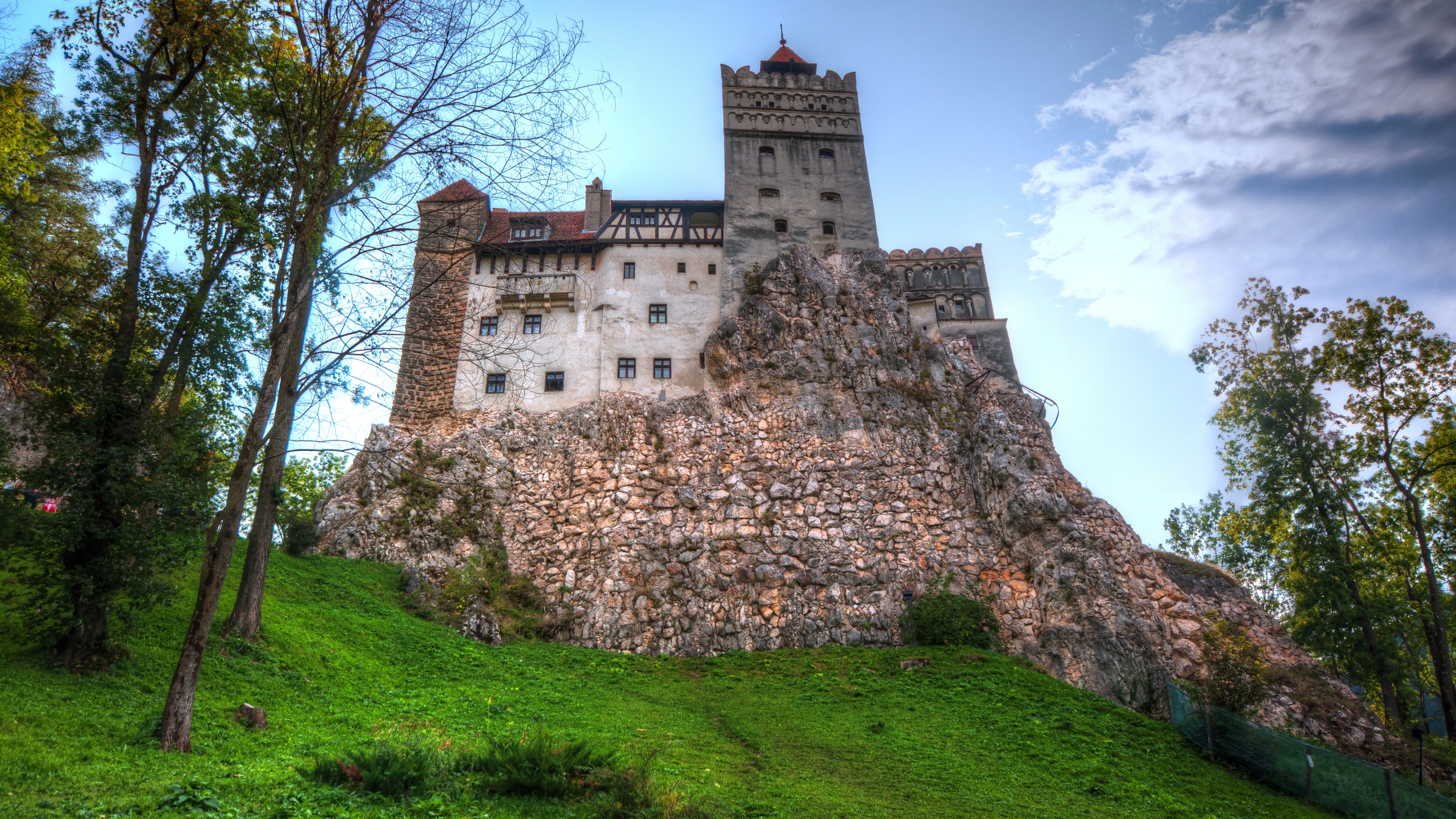 Bran Castle - HD Wallpaper 