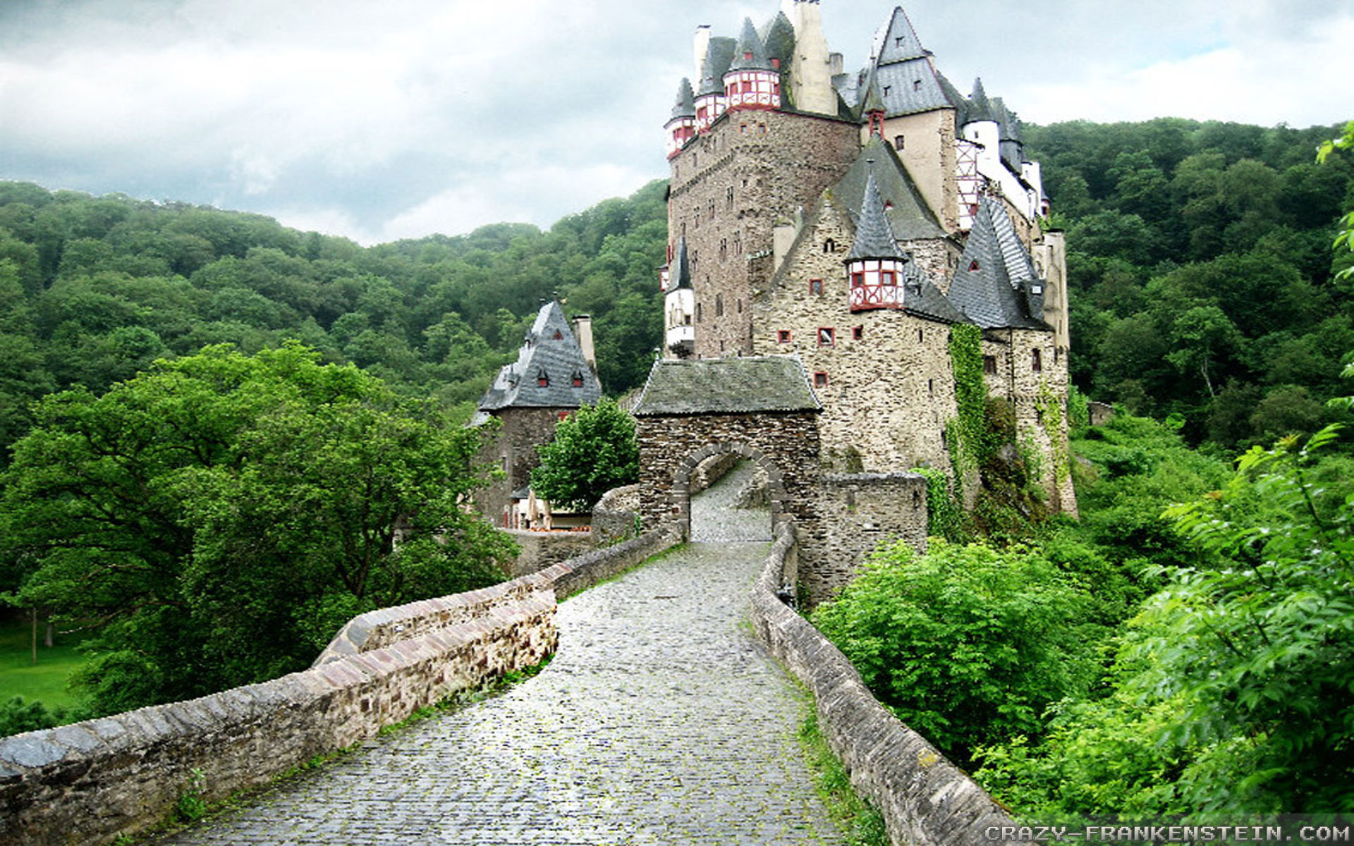 Burg Eltz - HD Wallpaper 