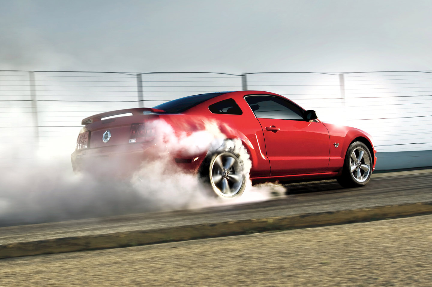 2012 Ford Mustang Gt Wallpaper - Smoking Tyres - HD Wallpaper 