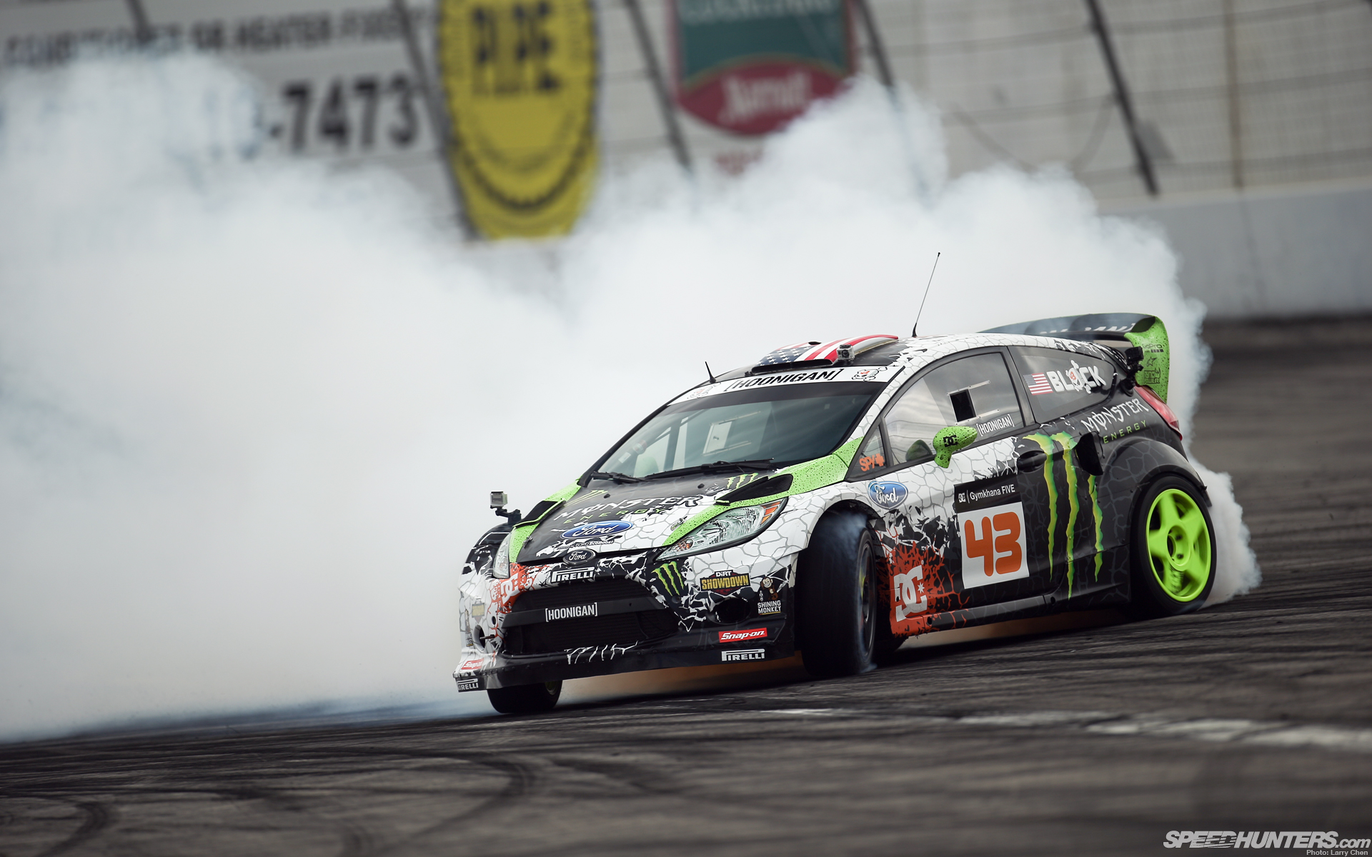 Ken Block Ford Fiesta Drift Smoke Hd Wallpaper,cars - Ken Block Ford Fiesta Drift - HD Wallpaper 