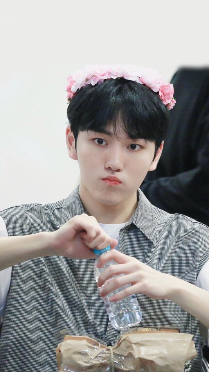 Eating - HD Wallpaper 