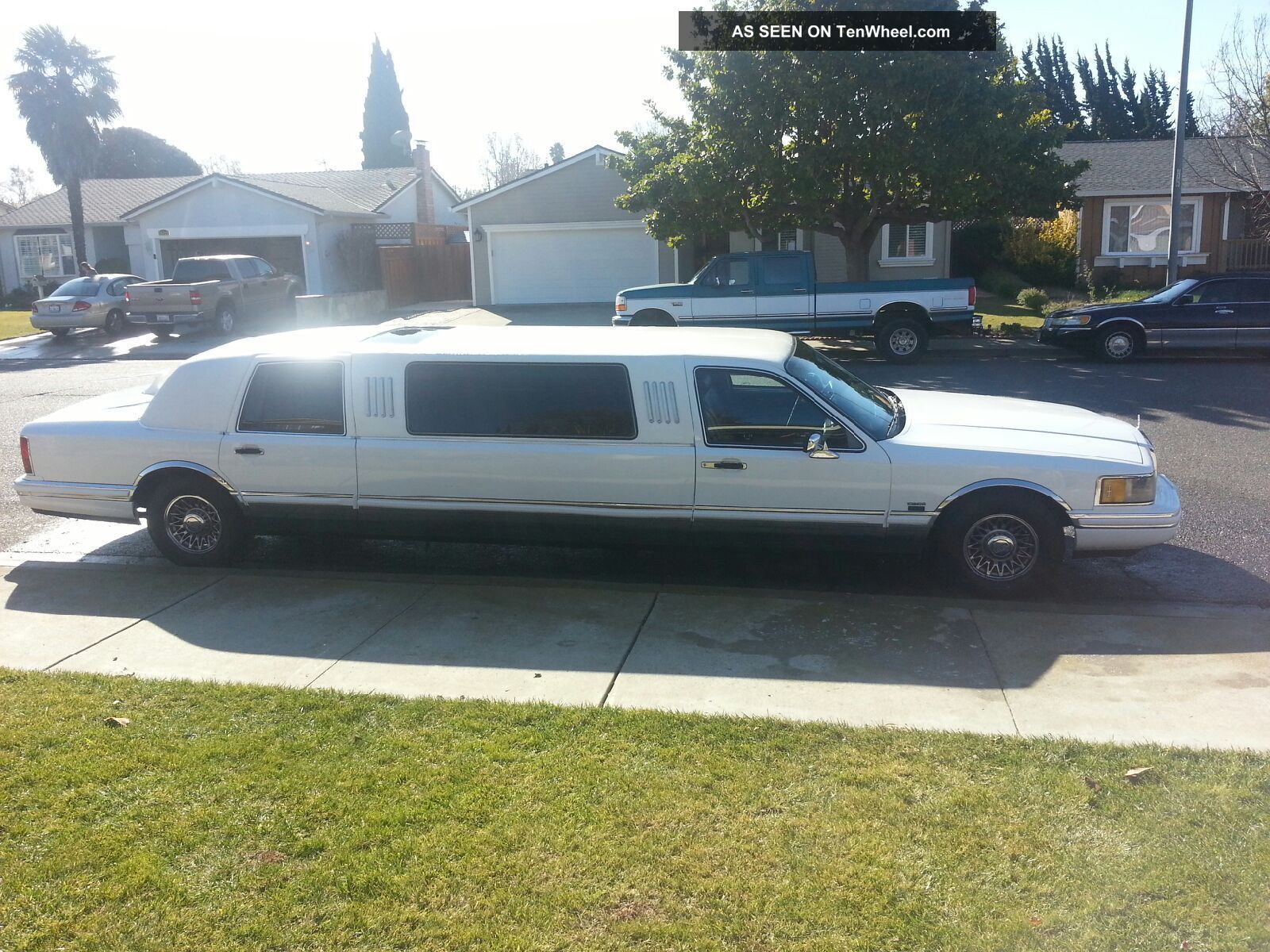 Lincoln Town Car Limo 1990 - HD Wallpaper 