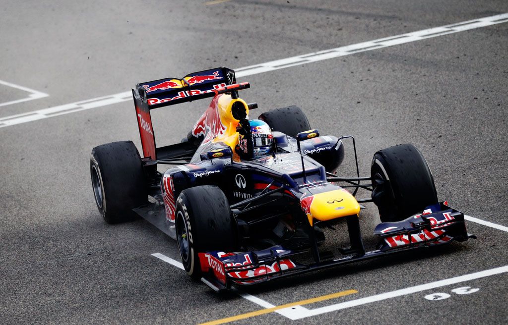Red Bull F1 2011 - HD Wallpaper 