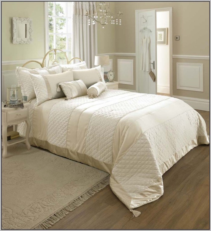 Next Matching Wallpaper And Bedding Bedding With Matching - Cream