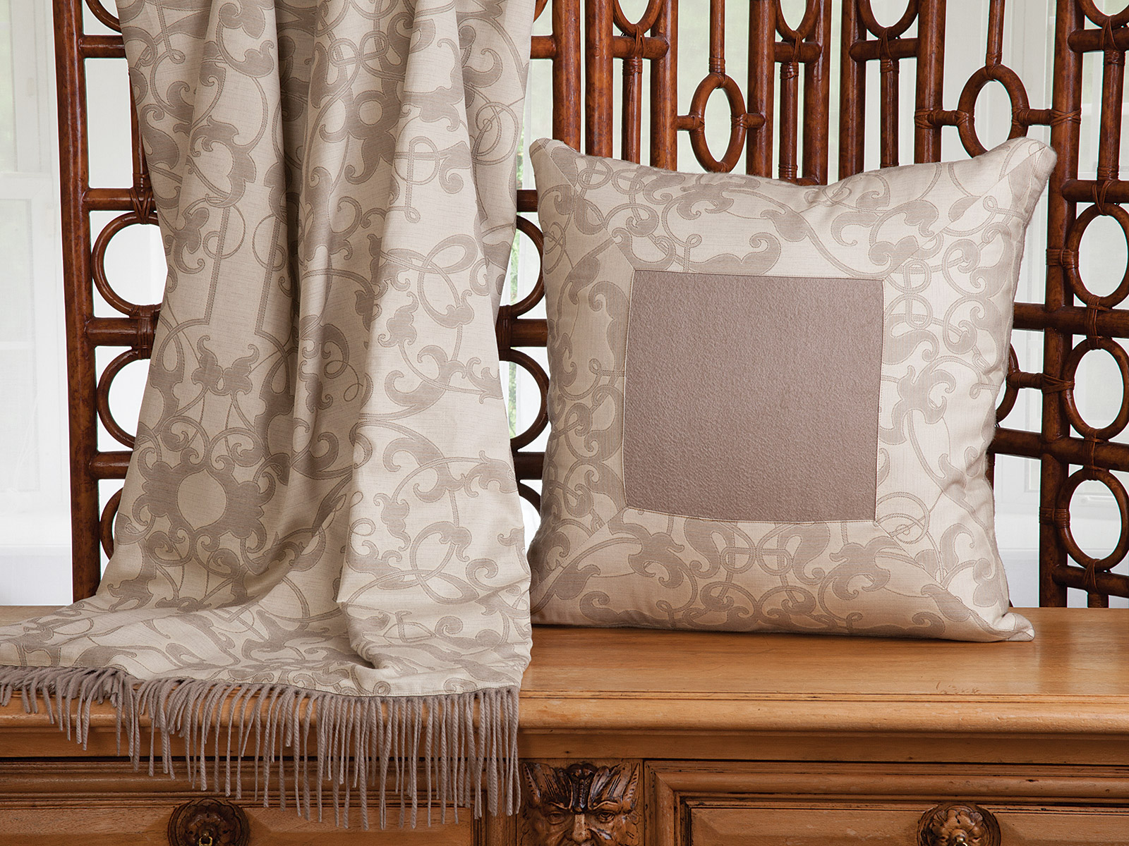 Royalty Throwpill 1402 - Cushion - HD Wallpaper 