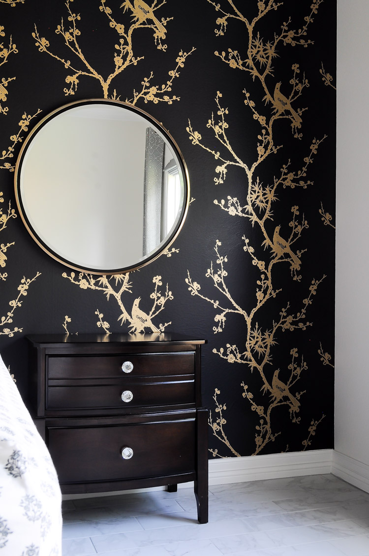 The Wais Mirror By Holly & Martin Adds A Touch Of Glamour - Black Wallpaper Bedroom Ideas - HD Wallpaper 