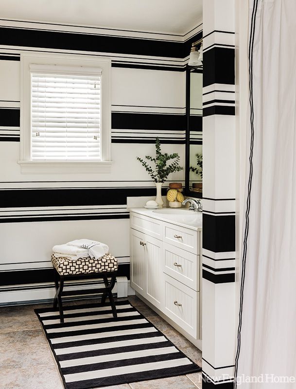 Father Knows Best House Home Magazine Striped Bathroom - Empapelados Modernos Para Baños - HD Wallpaper 