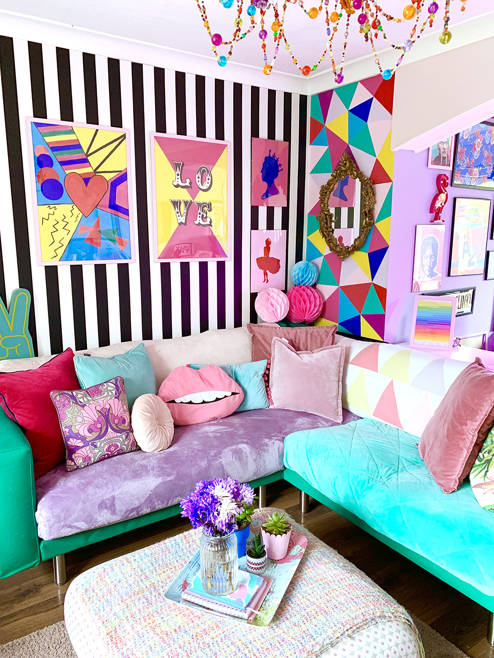 Pop Art Living Room - HD Wallpaper 