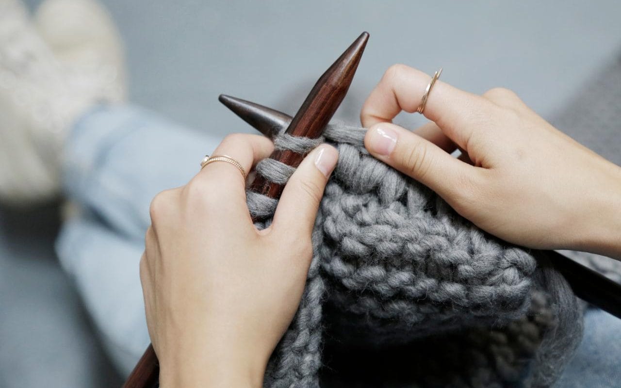 Therapeutic Knitting - HD Wallpaper 